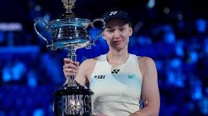 为什么本垒板后方的低亮度背景能显著提升打者对一百英里速球的反应